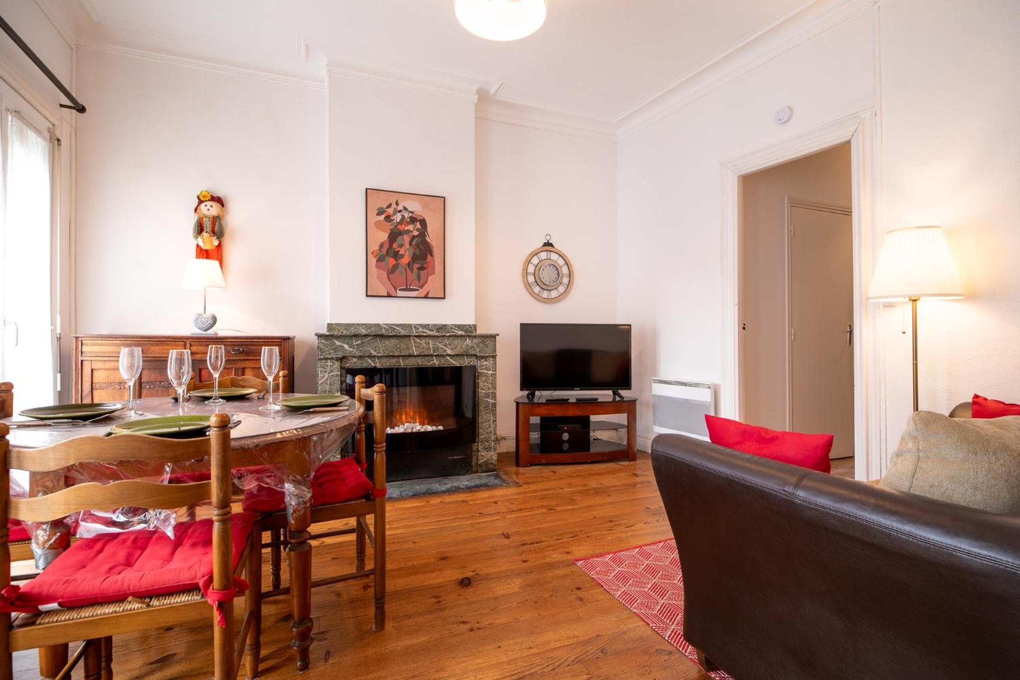 Joli T2 Bagneres De Bigorre Centre Apartment Exterior photo